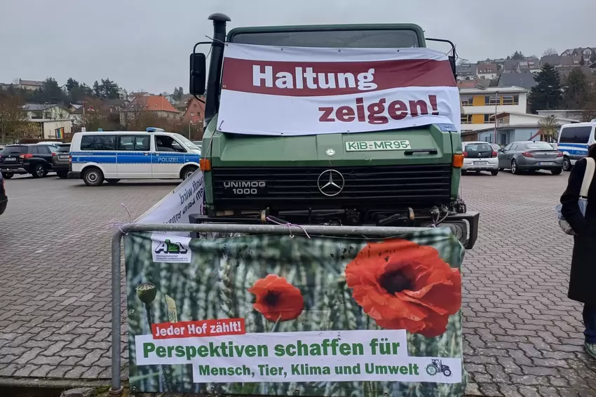 Auch vertreten: Die Arbeitsgemeinschaft bäuerliche Landwirtschaft.