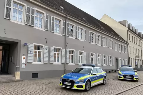 Polizeiinspektion: Ingewahrsamnahme am Samstag. 