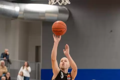 Nick Larsen half aus. 