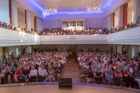 Wie zuletzt 2018 lädt die RHEINPFALZ wieder zur Podiumsdiskussion zur Oberbürgermeisterwahl in die Festhalle ein. 