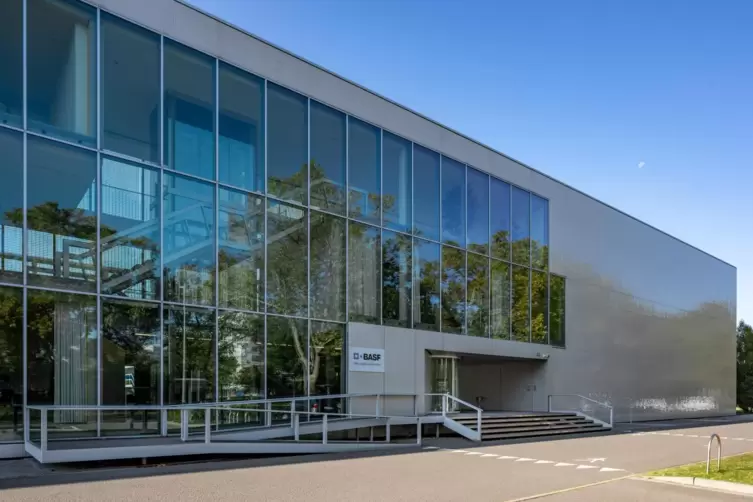 Zentrale der BASF-Tochter Bauen + Wohnen in der Brunckstra&szlig;e. 