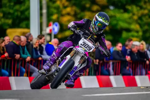 Paul Müller, bester Rookie in der internationalen Deutschen Supermoto-Meisterschaft durch den ADAC-Regionalverband