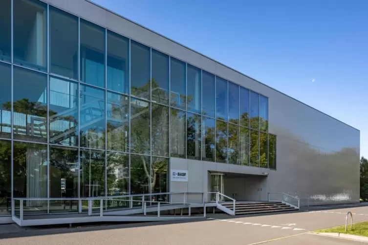 Sitz der BASF-Tochter Wohnen + Bauen (Brunckstra&szlig;e). Sie besch&auml;ftigt 90 Mitarbeiter und wird umstrukturiert. Ein Stellenabbau is