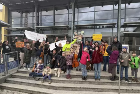 Demonstration für den Erhalt der Musikschule. 