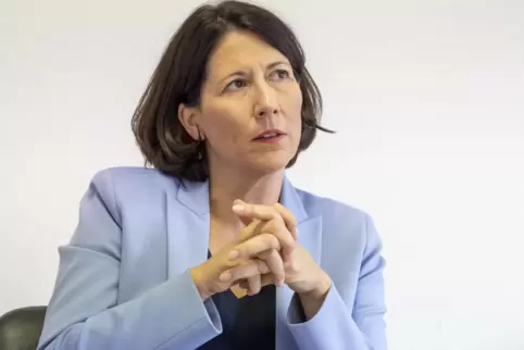 Weicht bei einigen Fragen aus, beispielsweise zum Thema Logistiker: Wirtschaftsministerin Daniela Schmitt.