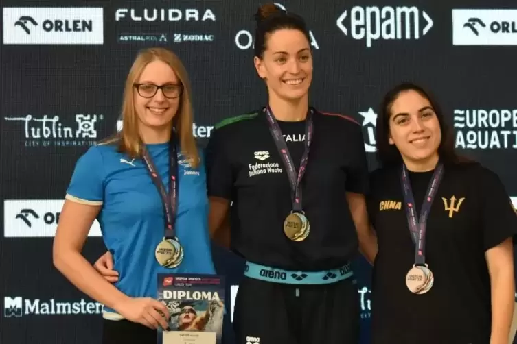 Auf dem Podium: Jennifer Vatter (links)