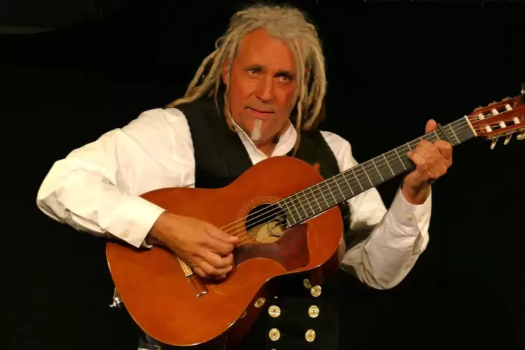 Musiker und Liedermacher Alex L&uuml;tzke als Yo Allerdann.