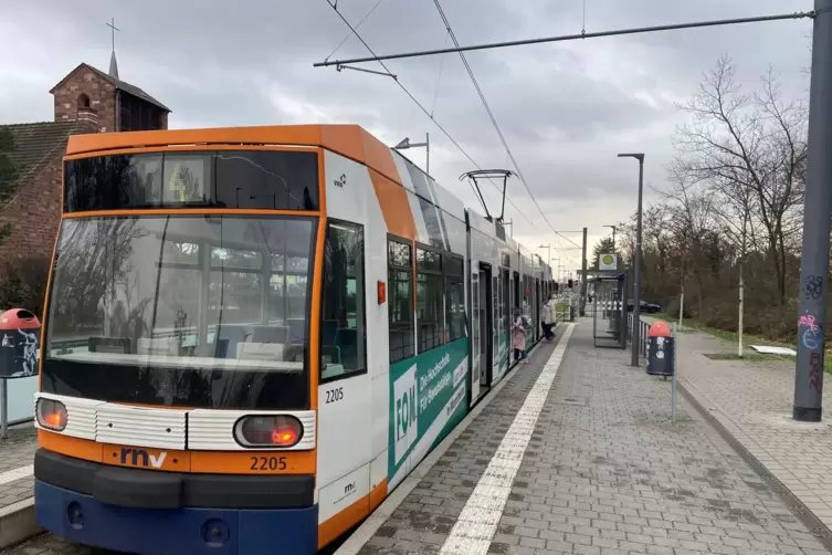 Haltestelle Freilichtb&uuml;hne: Die Gartenstadt ist seit 2016 an das Mannheimer Stra&szlig;enbahnnetz angeschlossen.