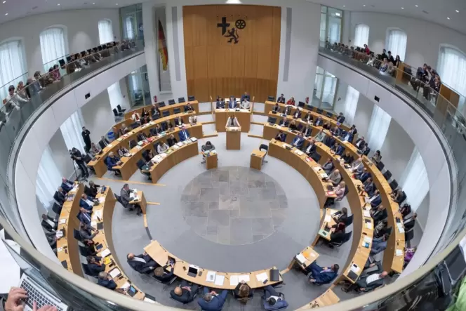 Blick ins Plenum des rheinland-pfälzischen Landtags.