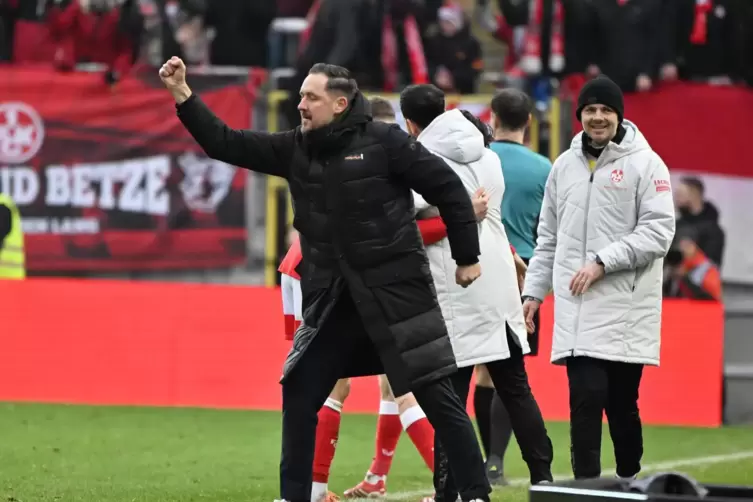 Emotional an der Seitenlinie: Marcel Klos sitzt bei den Spielen auf der Trainerbank. 