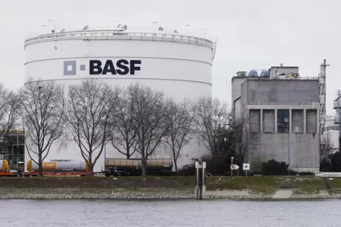 Die BASF will für das Jahr 2025 erneut 2,25 Euro Dividende pro Aktie ausschütten. Dieser Vorschlag geht an die Hauptversammlung,