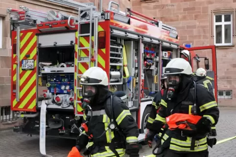 Feuerwehr Speyer: Übung im Archiv der Evangelischen Kirche in Speyer. Künftig ist sie für den Kulturgut-Schutz in dieser Einrich Feuerwehr Speyer: Übung im Archiv der Evangelischen Kirche in Speyer. Künftig ist sie für den Kulturgut-Schutz in dieser Einrich