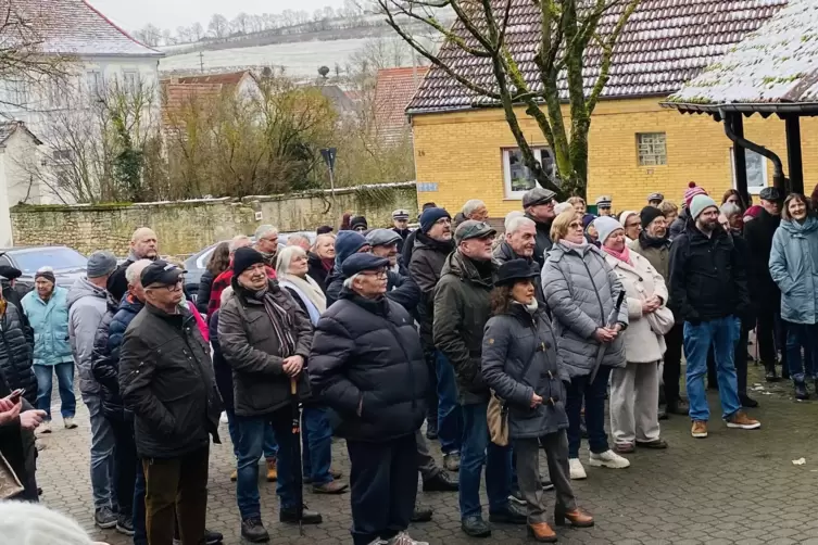 &bdquo;Unsere Dorfmitte&ldquo;: Rund 100 Besucher und Innenminister Michael Ebling waren vor einer Woche zur Er&ouml;ffnung der Fotoausstellung &bdquo;