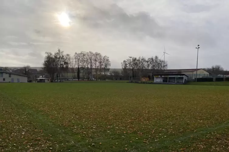  Sportplatz in Gauersheim: Der Vorstand des Fu&szlig;ballvereins wehrt sich gegen die &bdquo;haltlose Behauptung&ldquo;, der Klub sei von Rechtsex