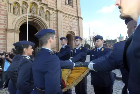 Gelöbnis vor dem Dom: 2017 mit Soldaten von anderen Bundeswehr-Standorten. Gelöbnis vor dem Dom: 2017 mit Soldaten von anderen Bundeswehr-Standorten.