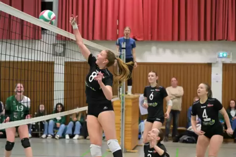 Nächster Punkt: Sophie Russ vom TuS Heiligenstein gegen Westerwald Volleys.