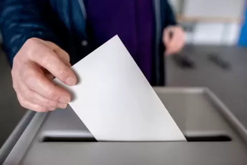 Stimmabgabe: Zur Abwicklung einer politischen Wahl sind Helfer unerlässlich. 