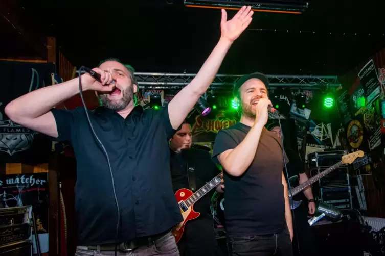Deep Green Sunset (mit Michael Gl&ouml;ckner, links, und Dennis K&ouml;hler) spielen im Pirmasenser Z1. 