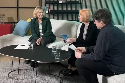 Bei Umweltpolitik „das Original“ wählen: Das fordert Grünen-Spitzenkandidatin Katrin Eder (links) im Interview mit Karin Dausche
