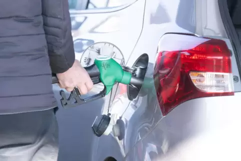 Tanken tut vielen Autofahrern zurzeit richtig weh.