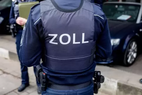 Der Zoll kontrolliert auch, ob Arbeitgeber den Mindestlohn zahlen. 