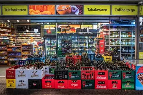 In Berlin bekommt man auch noch spät, was man gerade so braucht. Spätis verkaufen Getränke, Snacks oder Zahnbürsten bis tief in 