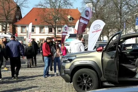 Die Automobilmesse „Kandel mobil“ ist Teil des Frühlingsmarktes. 