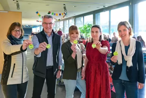 Anreiz, um aufs Elterntaxi zu verzichten: (von links) Gudrun Ziegler, Manfred Hick, Nicole Weber, Natalie Ziegler und Constanze 