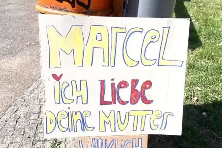 Mutterliebe, entdeckt in Friedrichshain. 