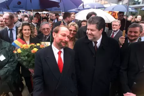 Bei der Outlet-Einweihung vor 25 Jahren (vorne von links): Der damalige Zweibrücker Landtagsabgeordnete Fritz Presl und der dama