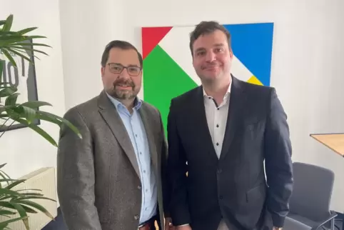 Die Beigeordneten Lars Pletscher (links) und David Guthier in Pletschers Büro im dritten Stock des Rheincenters.