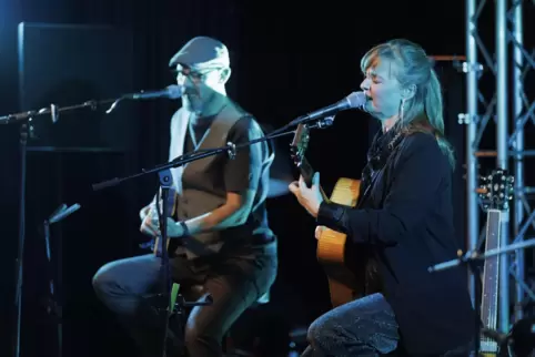 Oliver George und Christina Lux begeistern in der Kammgarn-Schreinerei. 