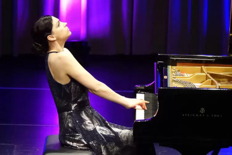Einfach brillant: Pianistin Olga Scheps in der Fruchthalle. 