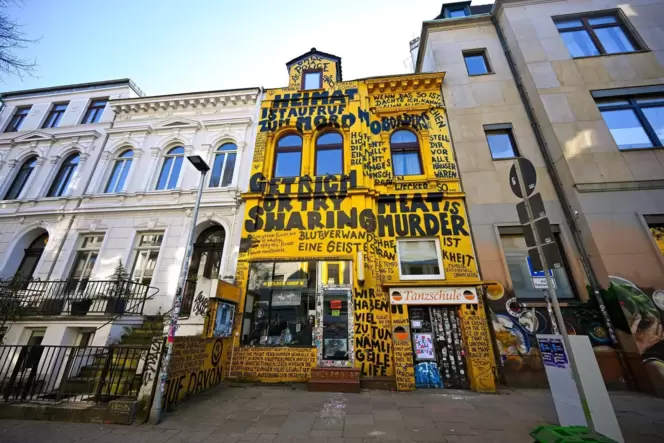 Nicht mehr preiswürdig: Buchladen »Golden Shop« in Bremen. Nicht mehr preiswürdig: Buchladen »Golden Shop« in Bremen.