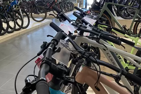 Teure Fahrräder sind gerade ein begehrtes Diebesgut. Unser Foto stammt aus dem Cube-Store in Germersheim. 