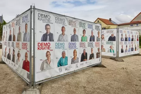 „Wir sind für die Demokratie, für die Verfassung“, sagen die Initiatorinnen. Das Foto zeigt die Ausstellung „Demokratie - Akzept