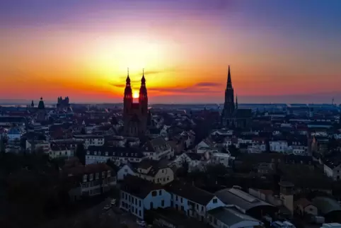 Strom für Speyer: Es wird an Alternativen für den Fall eines Blackouts gearbeitet. Strom für Speyer: Es wird an Alternativen für den Fall eines Blackouts gearbeitet.