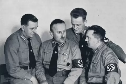 Die Leiter der Ortsgruppe Neustadt der NSDAP.
