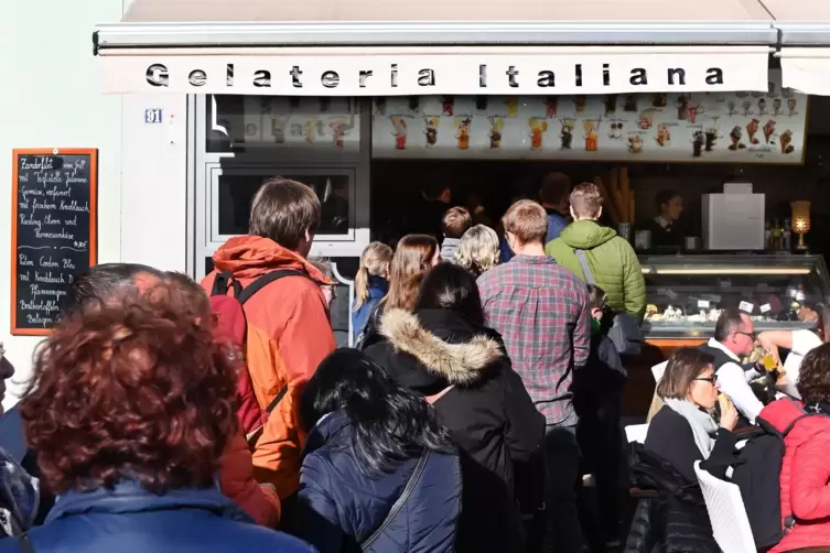 Bekannt f&uuml;r lange Schlangen am Eis-Schalter: Caf&eacute; Hindenburg.