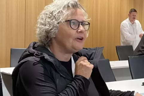 Hat die Befragung der Pflegekammer-Mitglieder durchgesetzt: Alexandra Schug im Petitionsausschuss des Landtags.