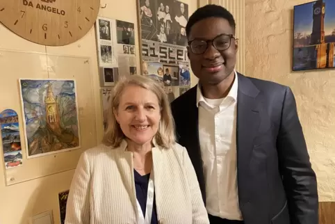 Marion Schneid und Raymond Höptner feiern ihren Wahlsieg am Wahlabend.