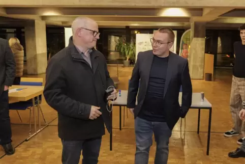 Der Sieger und sein knapp geschlagener Kontrahent: Norbert Herhammer (links) gewinnt mit hauchdünnem Vorsprung das Direktmandat 