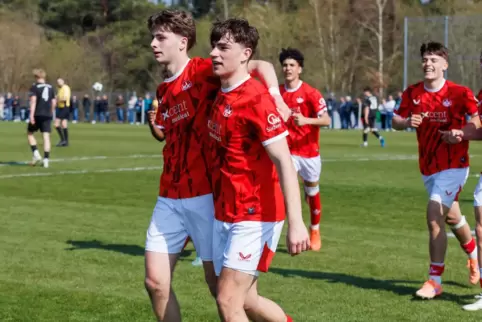 Die beiden Torschützen für die U19 des FCK gegen Gladbach: Kian Scheer (links) und Kian Ramadani.