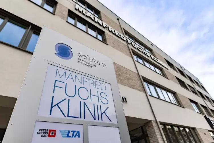 Das moderne Klinikgeb&auml;ude ist nach nur 14 Monaten Bauzeit im Mannheimer Stadtteil Neckarau entstanden.