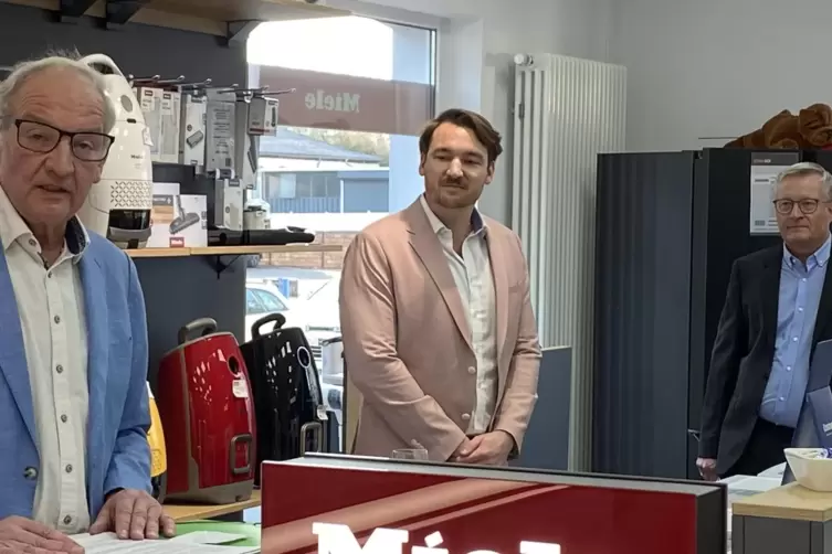 Von links: Dick-Seniorchef Horst-Werner Dick, sein Sohn Maximilian Dick und Joachim M&uuml;ller.