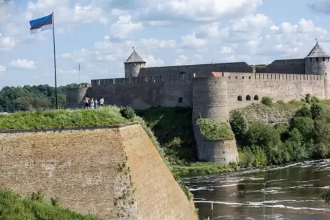 Grenzstadt Narwa: Blick von Estland nach Russland. 