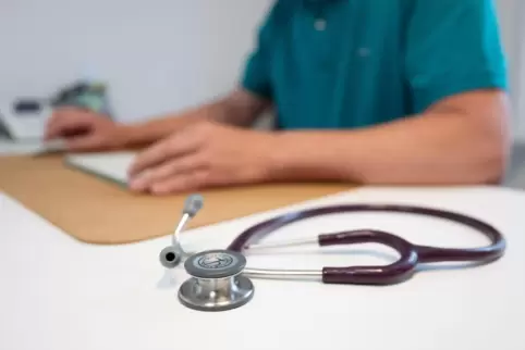 Laut Gesundheitsministerin Warken sollen bald Hausärzte mehr im Fokus stehen.