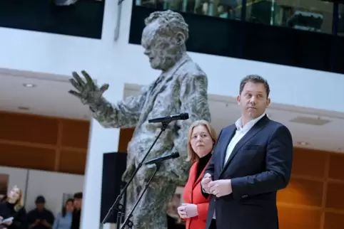 Die SPD-Chefs Bärbel Bas und Lars Klingbeil wollen das Land jetzt reformieren. Aber schaffen sie das auch? 