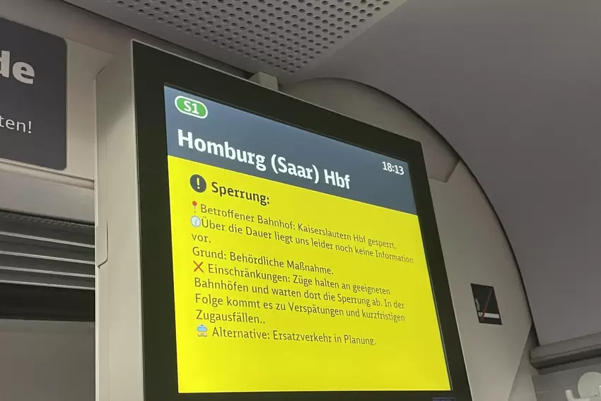In den Zügen von und nach Kaiserslautern werden die Fahrgäste über die Verzögerungen informiert.