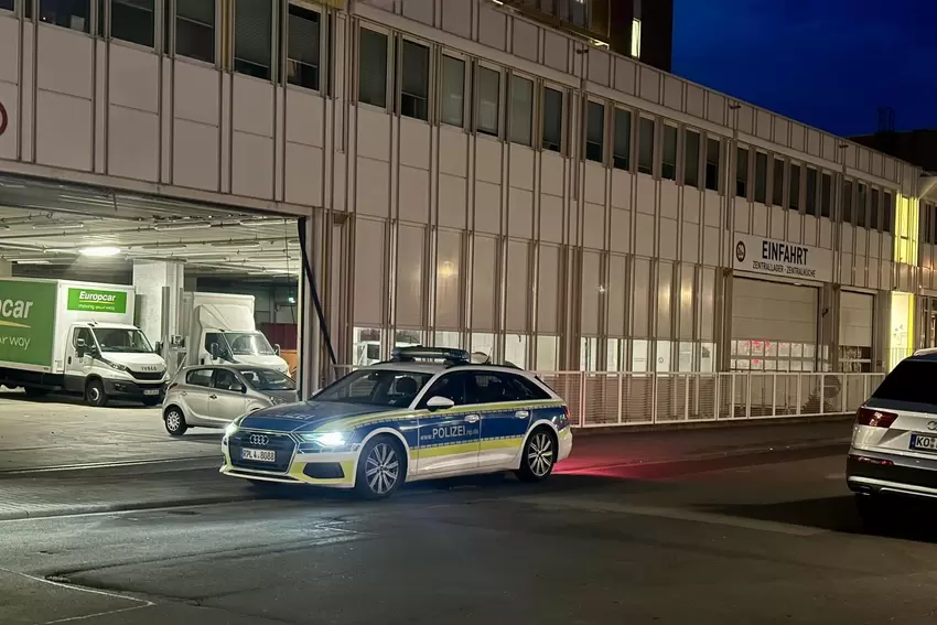 Am Westpfalz-Klinikum, hier der Eingang des Zentrallagers, ging gegen 18 Uhr ebenfalls eine Drohung ein.